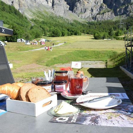 Campingplatz Mit Restaurant & Sportarena Leukerbad Exteriér fotografie