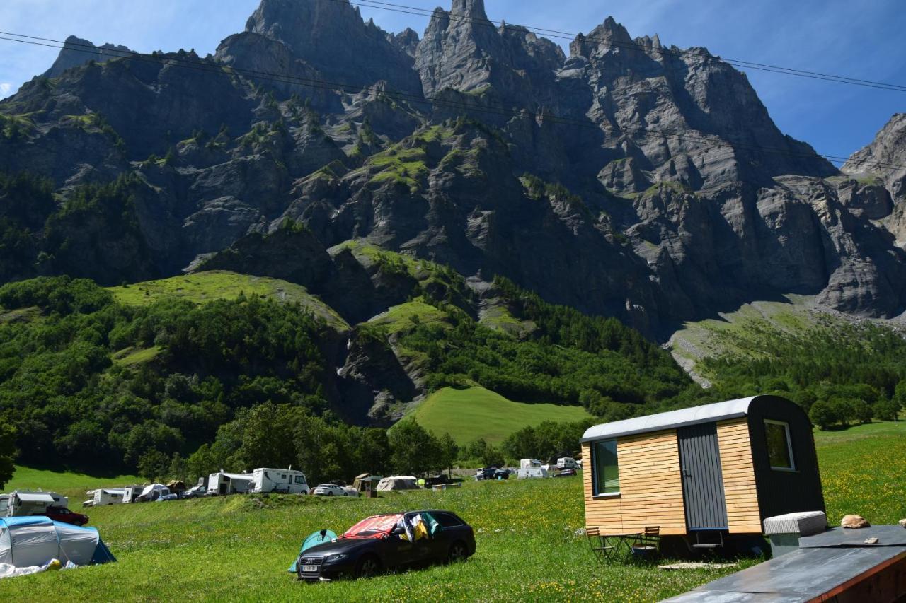 Campingplatz Mit Restaurant & Sportarena Leukerbad Exteriér fotografie