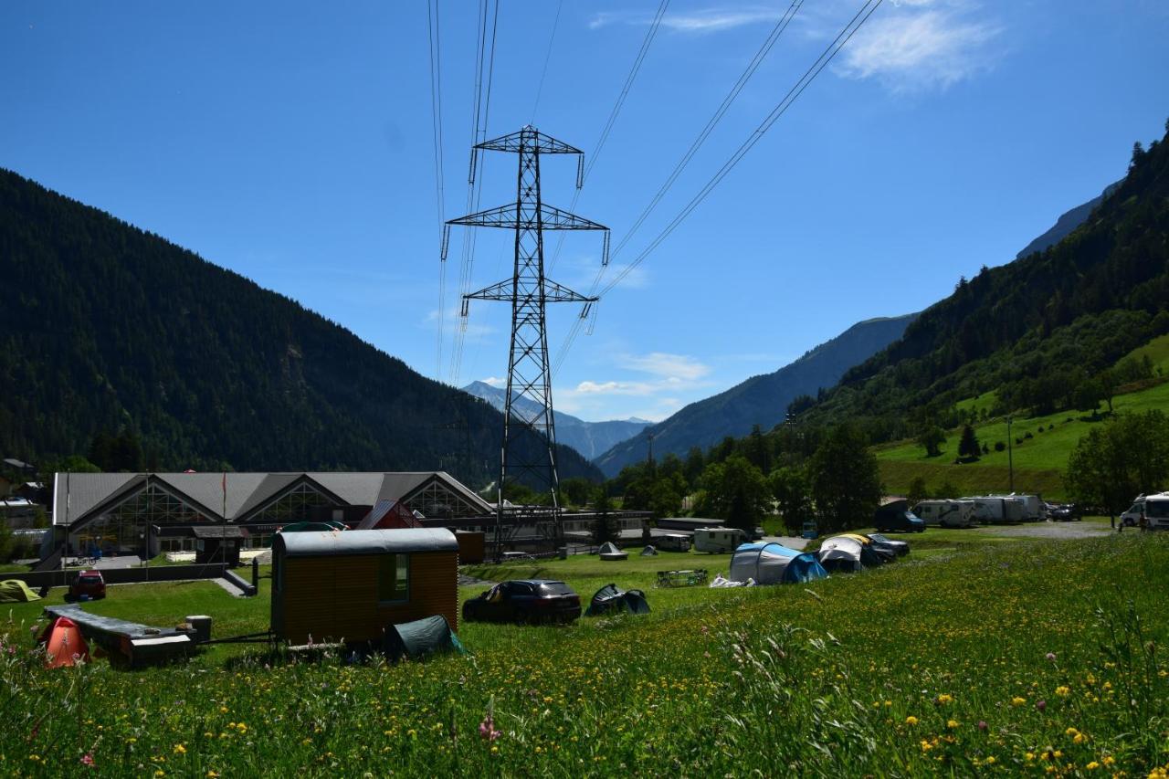 Campingplatz Mit Restaurant & Sportarena Leukerbad Exteriér fotografie