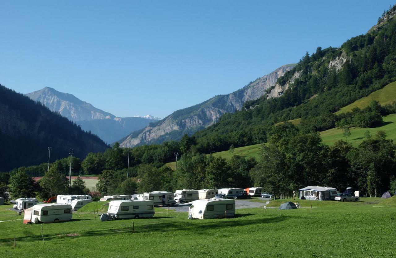 Campingplatz Mit Restaurant & Sportarena Leukerbad Exteriér fotografie