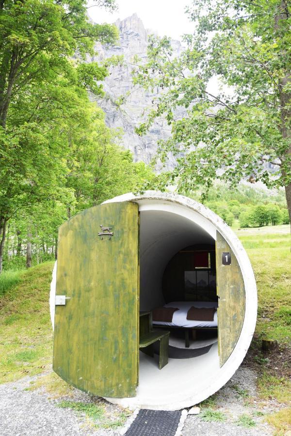 Campingplatz Mit Restaurant & Sportarena Leukerbad Exteriér fotografie
