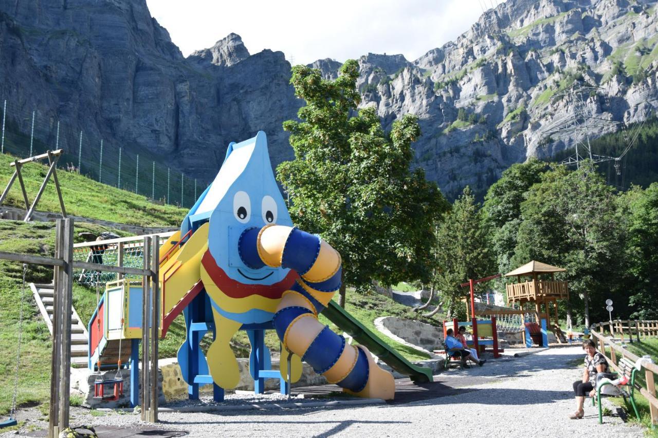 Campingplatz Mit Restaurant & Sportarena Leukerbad Exteriér fotografie