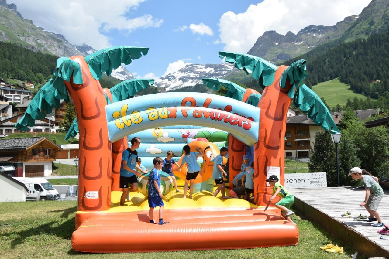 Campingplatz Mit Restaurant & Sportarena Leukerbad Exteriér fotografie